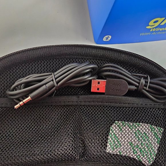 onn. Wireless Over-Ear Headphones with Active Noise Canceling, Black - Picture 3 of 10